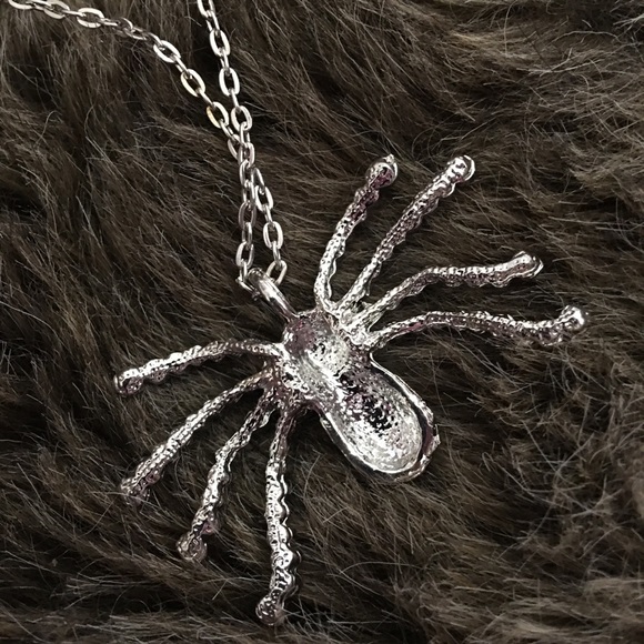 Rhinestone black widow pendant silver tone chain - Picture 7 of 7